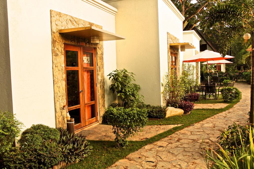 Acacia Tree Garden Hotel Puerto Princesa Exterior foto